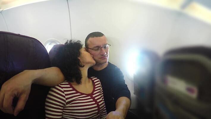 백인 라이프스타일 커플 여자 남자 행복 여행 2 관계 포옹 휴가 함께함 사랑 사람 기쁨 낭만 신혼여행 대패 4K HD MP4 해외동영상 클립영상 서양인 감정 결혼 컨셉 안기 생활 동영상 파일형식