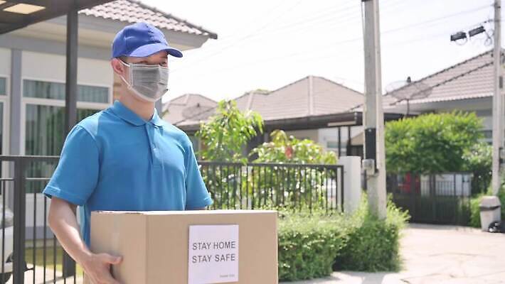 라이프스타일 비즈니스 교통시설 태국 주택 건강 한명 사람 동양인 쇼핑 세일 표현 배달원 고객 서비스 속도 상업 온라인쇼핑 온라인 전자상거래 마케팅 코로나바이러스 안락 자극 사회적거리두기 뉴노멀 4K MOV 해외동영상 클립영상 직업 1 아시아 캠페인 교통 컨셉 인종 건물 생활 경제 바이러스 시설 동영상 파일형식