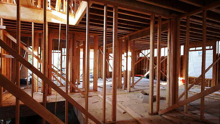 디자인 외관 산업 건축양식 창문 하늘 지붕 부동산 주택 프레임 사람없음 건물 목재 건설현장 재산 수리 널 건축가 아래 목공예 뼈대 반대 잡동사니 개발 복원 진짜 프로젝트 합판 4K MOV 해외동영상 클립영상 나무 직업 건축물 건축 재료 건설업 금융 공예 방향 위치 동영상 파일형식