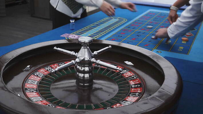 돈 공 놀이 탁자 성공 사람 사람없음 빨간색 초록색 숫자 검은색 게임 우승 바퀴 원형 행운 재산 도박 계획 위험 카지노 기회 포커 룰렛 중독 라스베가스 승자 잭팟 적자 플레이어 4K MOV 해외동영상 클립영상 도형 문자 컬러 가구 컨셉 금융 최고 트럼프 동영상 파일형식