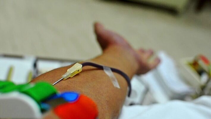 손 신체 의료기기 건강 병원 눕기 약 환자 간호사 신선 잡기 봉사 센터 혈액 실험실 질병 주기 팔 암 외과 타입 정맥 기부 돌봄 삽입 에이즈 인수 적자 헬프 MOV 해외동영상 클립영상 의학 모션 실험 신체부위 의료진 도움 혈관 동영상 파일형식