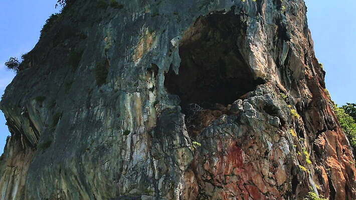아시아 바다 섬 여행 태국 자연 하늘 휴가 휴식 산 풍경 사람없음 야외 초록색 물 여름 파란색 바위 만 언덕 휴양지 석호 안다만 이국적 파라다이스 푸켓 4K MOV 해외동영상 클립영상 자연요소 계절 나라 컬러 컨셉 장소 생태계 동영상 파일형식