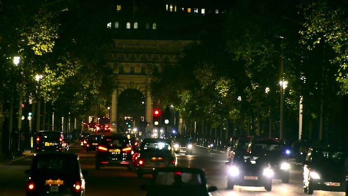 도로 여행 백그라운드 거실 교통시설 모션 자동차 추상 전등 영국 잉글랜드 거리 버스 사람없음 빨간색 빛 탑 검은색 어둠 황혼 도시 야간 큼 쇼핑몰 속도 런던 빛망울 랜드마크 블러 MOV 해외동영상 클립영상 자연요소 건축물 유럽 길 육상교통 컬러 교통 무늬 조명 대중교통 일몰 크기 시설 동영상 파일형식