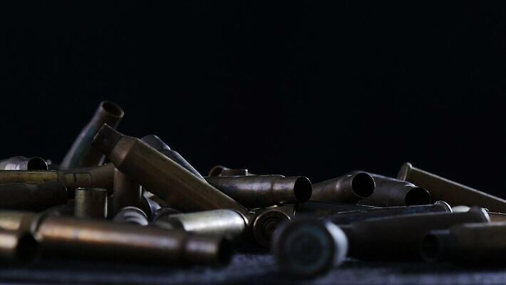 무기 백그라운드 공 안내 사람없음 금속 총 껍질 원형 폭력 그룹 위험 군용 전쟁 사냥 슛 육군 총알 놋쇠 총포 4K MP4 해외동영상 클립영상 도형 컨셉 재질 군대 사회이슈 동영상 파일형식