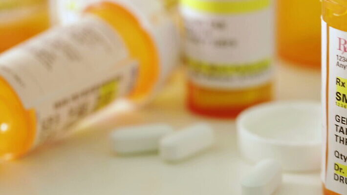 산업 오렌지 주택 건강 사람없음 치료 알약 약 건강관리 욕실 닫기 컨테이너 플라스틱 약국 계산대 처방 중독 조제 마약 캡모자 패닝샷 많음 남용 HD MOV 해외동영상 클립영상 모자_잡화 컨셉 과일 의학 모션 재질 촬영기법 관리 건물 만들기 동영상 파일형식