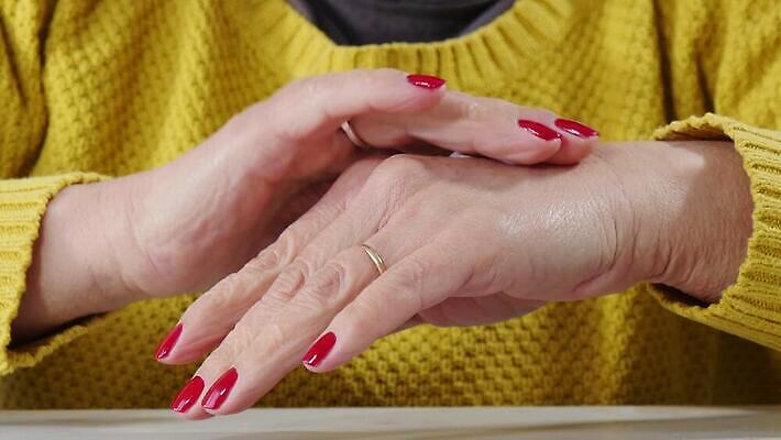 백인 라이프스타일 손 여자 건강 사람 성인 뷰티 흰색 신선 마사지 상처 크림 레시피 내추럴 돌봄 4K MP4 해외동영상 클립영상 서양인 컬러 모션 생활 신체부위 동영상 파일형식