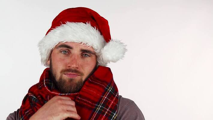 모델 전통 계절 남자 크리스마스 남편 날씨 휴가 스트레스 기념 실내 피곤 한명 빨간색 산타클로스 목도리 추위 슬픔 표현 고독 12월 불안 준비 후회 긴장 고립 위기 총각 혼자 4K MOV 해외동영상 클립영상 1 잡화 기념일 감정 컬러 컨셉 사람 내부 날짜 동영상 파일형식