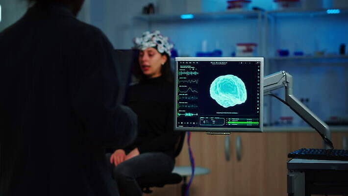 과학 생각 건강 병원 실험 스터디 컴퓨터 약 머리 디지털 스크린 모니터 헤드폰 기계 장비 환자 의사 정보 마음 네트워크 엔지니어 실험실 질병 연구원 과학자 뇌 시설 하이테크 개발 스캐너 4K MOV 해외동영상 클립영상 직업 음향기기 의학 기술 신체부위 전자제품 학습 의료진 기술자 동영상 학자 파일형식