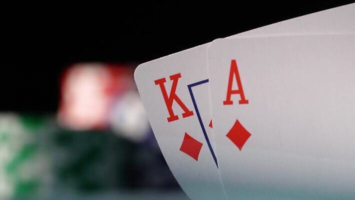 손 스포츠 백그라운드 돈 2 놀이 탁자 성공 사람없음 초록색 쌓기 경쟁 게임 잡기 우승 쌍 신용카드 행운 재산 도박 위험 심볼 카지노 클럽 기회 딜러 포커 보여주기 중독 라스베가스 에이스 잭팟 텍사스 플레이어 필승 4K MOV 해외동영상 클립영상 컬러 가구 컨셉 모션 신체부위 금융 미국 최고 트럼프 동영상 파일형식