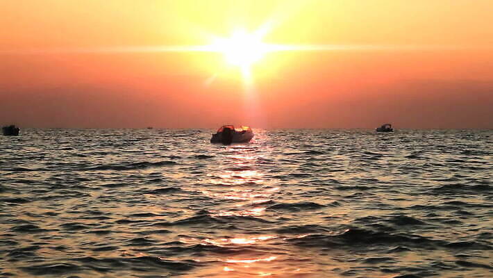 실루엣 파도 바다 여행 백그라운드 오렌지 자연 하늘 휴가 휴식 사람없음 빨간색 물 빛 모래사장 햇빛 태양 노란색 일출 맑음 황혼 일몰 새벽 낭만 광선 서핑 황금 하와이 공상 스카이라인 내추럴 파라다이스 하와이인 수평선 MOV 해외동영상 클립영상 자연요소 외국인 컬러 컨셉 과일 날씨 촬영기법 노을 미국 수상스포츠 생태계 동영상 파일형식