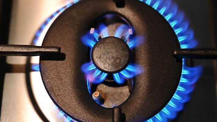 라이프스타일 행복 백그라운드 가정 탁자 불 불꽃 아파트 주택 건강 요리 미소 사람없음 주방 식당 요리사 검은색 식사 저녁식사 신선 레인지 뜨거움 오븐 맛 냄비 난로 먹기 계산대 싱크대 준비 조리대 가스 점심식사 4K HD MP4 해외동영상 클립영상 자연요소 직업 감정 컬러 가구 컨셉 모션 표정 건물 생활 상점 가전제품 솥 난방기 개수대 동영상 파일형식