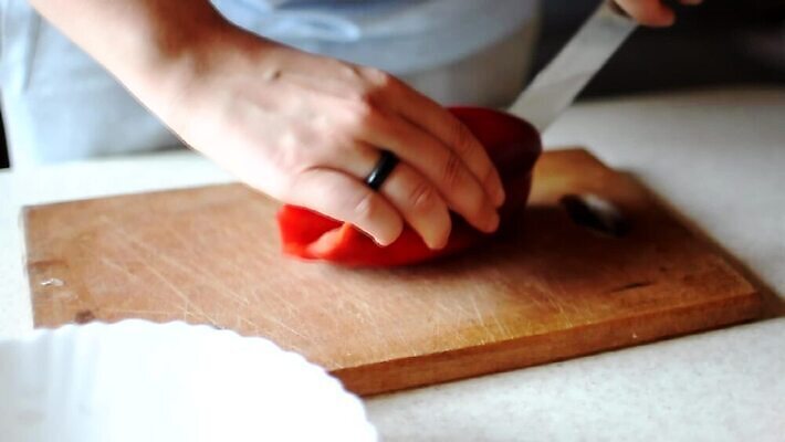 접시 손 음식 조각 다이어트 채소 재료 탁자 파프리카 도마 건강 요리 사람없음 목재 주방 요리사 저녁식사 샐러드 신선 칼 닫기 달콤 자르기 먹기 향신료 주사위 준비 유기농 날것 만들기 후추 목판 채식주의자 비건 맛있는 MOV 해외동영상 클립영상 나무 직업 식기 웰빙 가구 모션 주방용품 신체부위 식사 맛 채식 동영상 향미료 파일형식