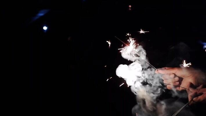 기념일 행복 별 컬러 백그라운드 크리스마스 벽지 불 추상 휴가 새해 기념 폭죽 불꽃놀이 이벤트 사람없음 장식 빨간색 빛 컬러풀 파티 검은색 축제 어둠 에너지 흰색 축하 생일 황금 야간 폭발 연도 보케 쇼 광 독립 블러 MP4 해외동영상 클립영상 자연요소 감정 컨셉 무늬 놀이 동영상 파일형식