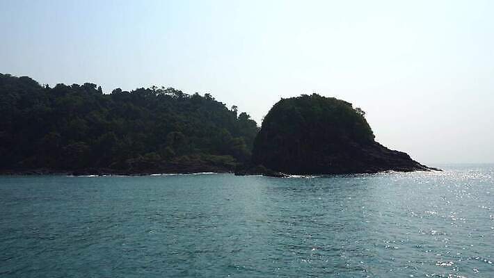 나무 아시아 밧줄 모래 파도 바다 섬 여행 백그라운드 교통시설 태국 자연 하늘 휴가 열대 안테나 사람없음 야외 옆모습 물 파란색 만 보트 갑판 활 닻 돛대 구명용품 스모그 푸켓 4K MP4 해외동영상 클립영상 자연요소 식물 나라 줄 뷰포인트 컬러 교통 배_교통 통신 안전장비 시설 생태계 동영상 파일형식