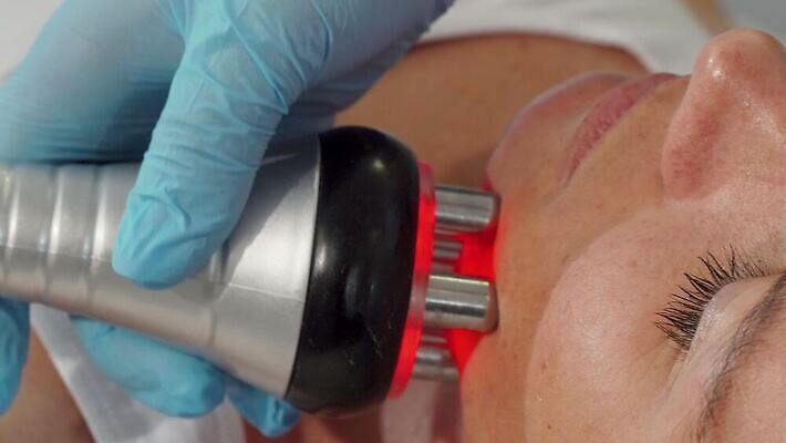 직업 여자 얼굴 신체 건강 한명 뷰티 상점 화장품 장비 미용사 하락 소중 피부 서비스 반대 테라피 순서 돌봄 리프팅 조이기 하드웨어 셀룰라이트 4K MOV 해외동영상 클립영상 1 컨셉 모션 사람 신체부위 컴퓨터 동영상 파일형식