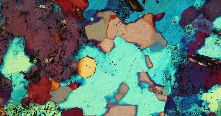 컬러 과학 현미경 사람없음 파란색 빛 컬러풀 갈색 확대 지역 암초 지질학 화강암 4K 현미경관찰 MOV 해외동영상 클립영상 교육 실험기구 암석 관찰 동영상 파일형식