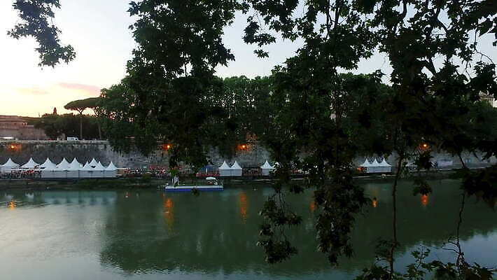 유럽 문화 조각 여행 건축양식 하늘 천사 파노라마 풍경 사람없음 야외 건물 물 강 도시풍경 조각상 반사 일몰 이탈리아 새벽 궁전 골동품 무덤 도시 역사 성자 로마 천연기념물 랜드마크 로마인 수도권 옛날 4K MOV 해외동영상 사도궁 클립영상 자연요소 건축물 건축 나라 종교 고건축 촬영기법 인종 조형물 노을 지역 동영상 바티칸 파일형식