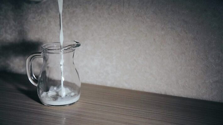 음식 포즈 백그라운드 모션 디저트 건강 사람없음 뷰티 우유 추위 흰색 신선 조끼 붓기 닫기 떨어짐 아침식사 상품 고집 돌봄 칼슘 반복 MOV 해외동영상 클립영상 컬러 컨셉 유제품 식사 외투 동영상 파일형식