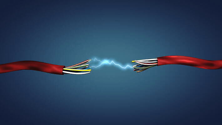 불꽃 경고 사람없음 컴퓨터 3D 힘 손상 에너지 위험 철사 애니메이션 힘찬 배선 4K HD MOV 해외동영상 클립영상 컨셉 불 전자제품 한자 디지털합성 동영상 파일형식