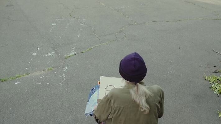 공원 가방 거리 한명 서기 사람 야외 뒷모습 추위 코트 가을 도시 좌절 가난 버리기 문제 거지 구걸 노숙자 우울증 헬프 자선단체 4K MP4 해외동영상 클립영상 1 잡화 계절 공공시설 감정 뷰포인트 컨셉 모션 외투 도움 그룹 질병 동영상 자선 파일형식