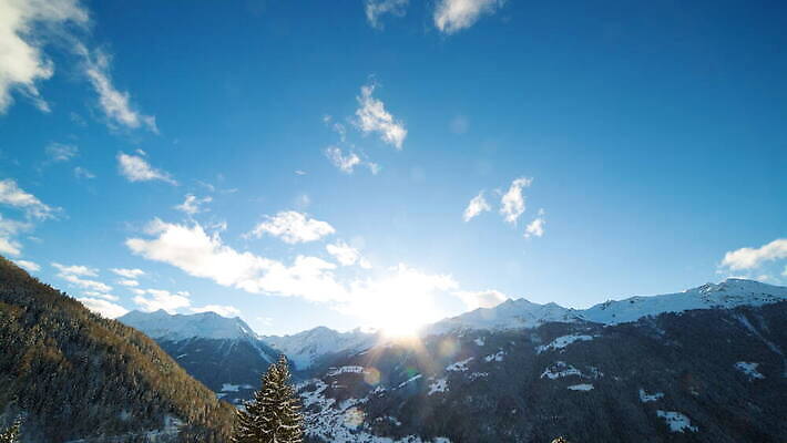 나무 유럽 별 여행 모션 하늘 산 사람없음 황혼 새벽 시간 야간 숲 스위스 속도 알프스 절정 많음 수평선 4K 타임랩스 화면전환 MOV 해외동영상 클립영상 자연요소 식물 나라 컨셉 촬영기법 일몰 동영상 파일형식