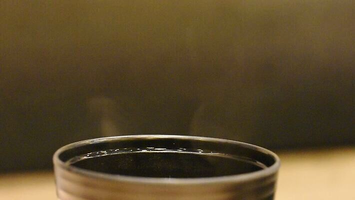 전통 접시 디자인 커피 음식 백그라운드 컨셉 탁자 아침 건강 요리 동양인 사람없음 목재 컵 물 빛 갈색 우주 주방 식당 검은색 식사 저녁식사 중국 어둠 머그컵 흰색 뜨거움 사발 연기 맛 아침식사 수프 냄비 수증기 먹기 오브젝트 점심식사 고립 맛있는 MOV 해외동영상 클립영상 주간 자연요소 나무 식기 아시아 음료 컬러 가구 재료 모션 인종 상점 사기그릇 솥 동영상 파일형식