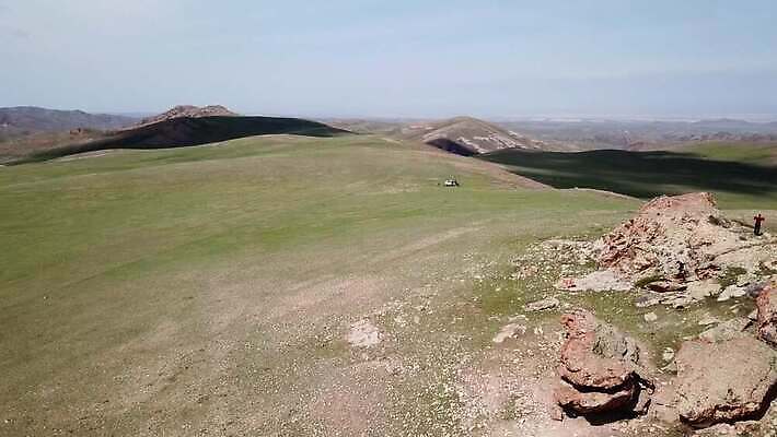 나무 구름 도로 여행 교통시설 자동차 하늘 날씨 산 그림자 사람 풍경 사람없음 초록색 물 여름 골짜기 계곡 자전거 운전 바위 시골 그룹 정상 숲 언덕 장면 공터 항공촬영 드론 스텝 카자흐스탄 1인칭시점 4K 알마티 MP4 해외동영상 클립영상 자연요소 식물 시선 계절 아시아 길 육상교통 뷰포인트 컬러 교통 모션 자연 바이크 돌_바위 시설 동영상 파일형식
