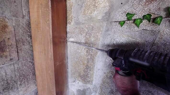 손 남자 산업 벽 백그라운드 노동자 주택 손잡이 사람없음 검은색 힘 기계 장비 흰색 기구 공구 나사 업무 구멍 드라이버 수리 망치 플라스틱 무선 오브젝트 속도 회전 무거움 토막 건축업자 베터리 송곳 재주꾼 조작 콘크리트 하드웨어 4K MP4 해외동영상 클립영상 직업 건축 컬러 재질 사람 건물 신체부위 컴퓨터 도구 작업 무게 동영상 파일형식