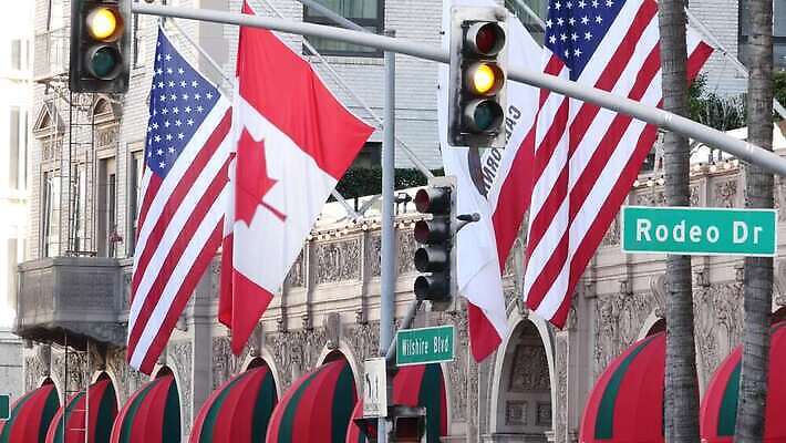 라이프스타일 디자인 여행 백그라운드 컨셉 돈 휴가 거리 사람없음 여름 쇼핑 햇빛 유행 라벨 운전 깃발 도시 화려 재산 고급 성조기 교차로 심볼 사인 캘리포니아 시티라이프 대도시 로데오 로스앤젤레스 랜드마크 부티크 전용 4K MP4 해외동영상 클립영상 계절 길 모션 프레임 생활 금융 태양 미국 국기 동영상 파일형식