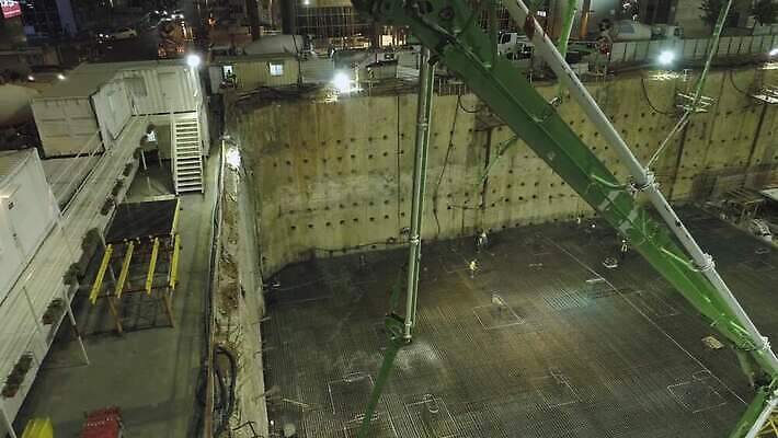 공공시설 산업 표면 벽돌 노동자 바닥 사람없음 기계 재활용 장비 건설현장 과학기술 공구 도시 업무 액체 붓기 야간 아스팔트 땅 믹서 기중기 파이프 번짐 시멘트 공학 개발 건축업자 계약자 고용 송곳 운영자 철강 콘크리트 프로젝트 혼란 4K MOV 해외동영상 클립영상 자연요소 직업 교육 건축 도로 컨셉 모션 건설업 기술 구직 도구 작업 중장비 계약 시설 친환경 동영상 채용 파일형식 효과