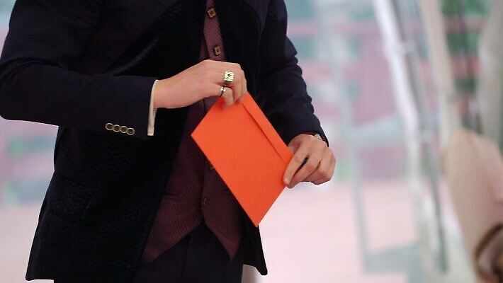 교육 남자 컨셉 돈 장난 비즈니스 봉투 아이디어 실내 사람 정장 사람없음 금융 사무실 쪽지 공백 장비 마술사 물음표 직장인 비즈니스맨 오픈 메시지 주머니 비밀 질문 심볼 문서 쇼 페이지 문제 시트 뇌물 대답 마피아 부정부패 비어있는 MOV 해외동영상 클립영상 직업 기호 옷 내부 경제 마술 재산 동영상 파일형식