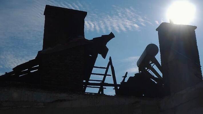 벽 백그라운드 불 주택 프레임 실내 사람없음 내부 목재 빛 검은색 어둠 손상 도시 뜨거움 재산 연기 파편 위험 번개 소방관 사건 버리기 화재 보험 연소 깨짐 석탄 옛날 재 재앙 적자 파멸 화상 4K MP4 해외동영상 클립영상 자연요소 나무 컬러 컨셉 재료 모션 날씨 건물 금융 상처 구조원 소방 동영상 파일형식 소멸