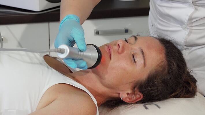 직업 여자 얼굴 신체 건강 한명 뷰티 상점 화장품 장비 미용사 하락 소중 피부 서비스 반대 테라피 순서 돌봄 리프팅 조이기 하드웨어 셀룰라이트 4K MOV 해외동영상 클립영상 1 컨셉 모션 사람 신체부위 컴퓨터 동영상 파일형식