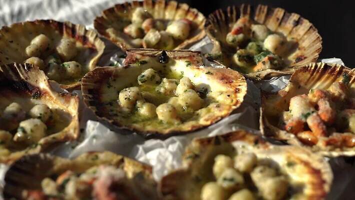 접시 음식 바다 백그라운드 채소 재료 조개 새우 한국 실내 건강 육류 요리 사람없음 가로 빨간색 식당 일본 식사 저녁식사 소고기 튀김 신선 뜨거움 오븐 맛 그릴 바비큐 난로 굽기 해산물 준비 가리비 숯 연소 석탄 신발장 일본음식 맛있는 4K MP4 해외동영상 클립영상 식기 아시아 컬러 컨셉 식재료 주방용품 어패류 갑각류 내부 상점 가전제품 난방기 구이 동영상 파일형식