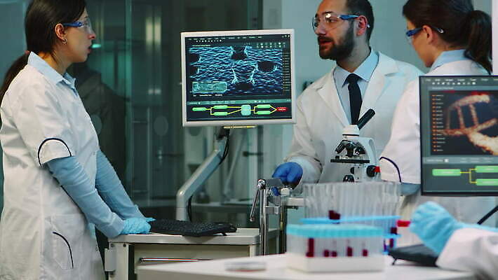 직업 과학 건강 현미경 실험 사람없음 치료 약 장비 간호사 의사 그룹 엔지니어 실험실 바이러스 보호 질병 생명공학 야간 저녁 연구원 과학자 분석 직원 하이테크 미생물 혁명 개발 백신 전염병 화학자 코로나바이러스 4K MOV 해외동영상 클립영상 자연요소 컨셉 의학 생물 기술 실험기구 의료진 기술자 동영상 학자 파일형식