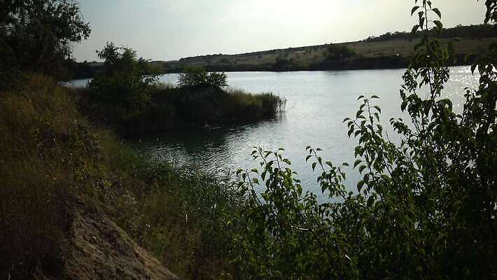 공원 산업 호수 자연 잉글랜드 풍경 사람없음 가로 초록색 물 파란색 농장 봄 바위 흰색 황무지 버리기 포인트 채석 화강암 콘월 4K MP4 해외동영상 클립영상 자연요소 계절 공공시설 컬러 농업 모션 영국 금융 암석 돌_바위 생태계 동영상 파일형식