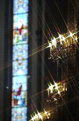 포토 JPG 시설물 현대건축 건축 기독교 종교 백그라운드 촛불 종교건축 종교시설 실내 사람없음 장식 빛 성당 교회 천주교 스테인드글라스 국내포토 건축물 초 유리 내부 건물 시설 파일형식