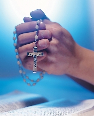 포토 JPG 손 기독교 종교 백그라운드 십자가 종교용품 신체부위 성경 천주교 기도 천주교용품 묵주 로자리오 국내포토 사람 파일형식