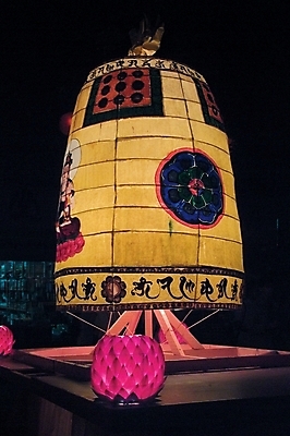 포토 JPG 한국전통 전통 종교 불교 종교용품 근접촬영 사람없음 야외 부처님오신날 야간 불교용품 연등 연등행사 국내포토 자연요소 기념일 뷰포인트 한국 이벤트 등불 파일형식