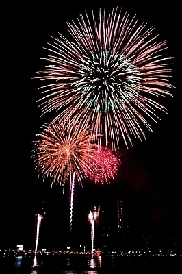 포토 JPG 주간 야경 폭죽 불꽃놀이 이벤트 사람없음 야외 축제 도시 국내포토 자연요소 놀이 야간 파일형식 풍경_경치