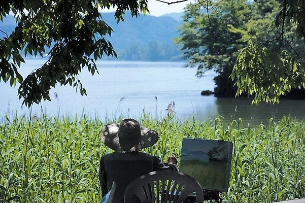 포토 JPG 주간 나무 식물 직업 호수 자연 휴식 한명 사람 풍경 초원 20대 성인 야외 강 풀 그림 화가 청년만 성인만 국내포토 자연요소 1 컨셉 청년 생태계 파일형식