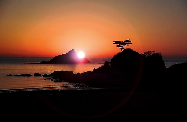 포토 JPG 자연요소 바다 섬 배경화면 백그라운드 하늘 풍경 해변 사람없음 야외 태양 일출 일몰 국내포토 노을 파일형식