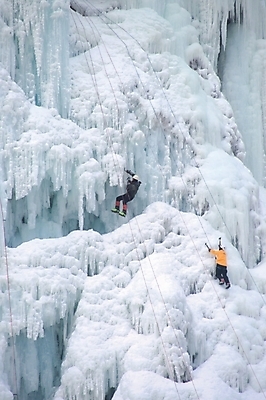 포토 JPG 주간 벽 스포츠 설경 겨울 자연 겨울스포츠 산 사람 풍경 야외 두명 레포츠 등산 등산객 암벽등반 동우회 빙벽 빙벽등반 빙벽타기 산악회 국내포토 자연요소 계절 레저 트래킹 익스트림스포츠 생태계 파일형식
