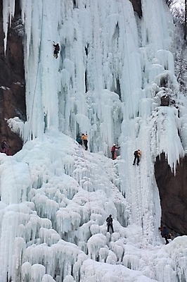 포토 JPG 주간 벽 스포츠 설경 겨울 자연 겨울스포츠 사람 풍경 여러명 야외 레포츠 등산 등산객 암벽등반 동우회 빙벽 빙벽등반 빙벽타기 산악회 국내포토 자연요소 계절 다수 레저 트래킹 익스트림스포츠 생태계 파일형식