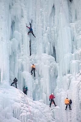 포토 JPG 주간 벽 스포츠 설경 겨울 자연 겨울스포츠 사람 풍경 여러명 야외 레포츠 등산 등산객 암벽등반 동우회 빙벽 빙벽등반 빙벽타기 산악회 국내포토 자연요소 계절 다수 레저 트래킹 익스트림스포츠 생태계 파일형식