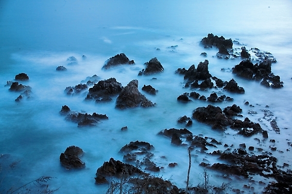 포토 JPG 주간 계절 바다 섬 겨울 자연 풍경 사람없음 야외 하이앵글 돌_바위 바위 항공촬영 국내포토 자연요소 뷰포인트 생태계 파일형식