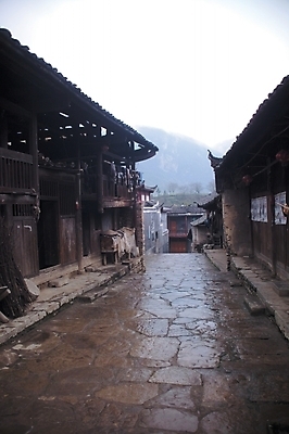 포토 JPG 주간 시설물 건축 외국문화 백그라운드 고건축 중국문화 풍경 사람없음 야외 가축 농촌 시골 시골집 중국건축 앞마당 국내포토 자연요소 동물 동양문화 건축물 문화 주택 중국 동양건축 파일형식