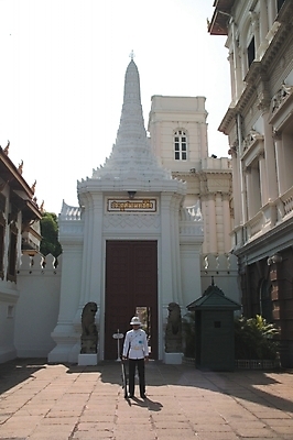포토 JPG 주간 외국인 해외풍경 시설물 건축물 건축 아시아 외국문화 해외건축 태국 태국문화 사람 야외 궁전 방콕 왕궁 윈만멕왕궁 태국건축 국내포토 자연요소 동양문화 해외 나라 문화 고건축 인종 풍경 동양건축 파일형식