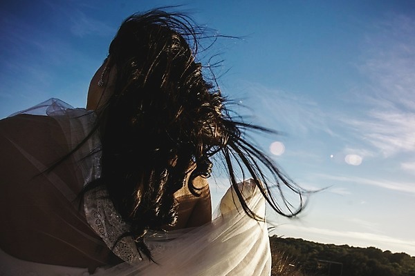 포토 JPG 해외이미지 백인 드레스 여자 행복 바다 결혼 자연 하늘 결혼식 바람 휴가 사랑 사람 성인 사람없음 야외 물 파란색 햇빛 유행 기쁨 낭만 자유 흰색 고급 베일 해외202004 관능적 해외포토 자연요소 서양인 옷 감정 컬러 컨셉 날씨 이벤트 태양 생태계 파일형식