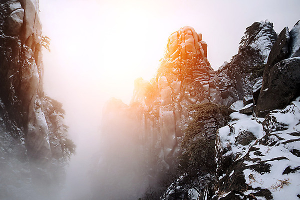 포토 JPG 해외이미지 나무 백그라운드 겨울 자연 하늘 산 서울 한국 풍경 사람없음 태양 맑음 추위 언덕 눈내림 해외202004 해외포토 자연요소 식물 계절 아시아 날씨 눈_날씨 생태계 파일형식